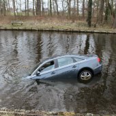 Auto te water Leidsevaart N444 3,0 Voorhout